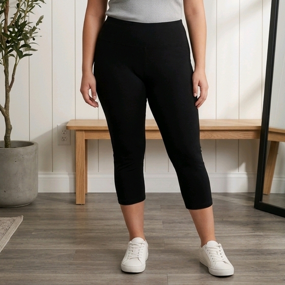Pants - Women's XL Black Mid-Rise Capri Leggings Workout Exercise Yoga Pants Athleisure